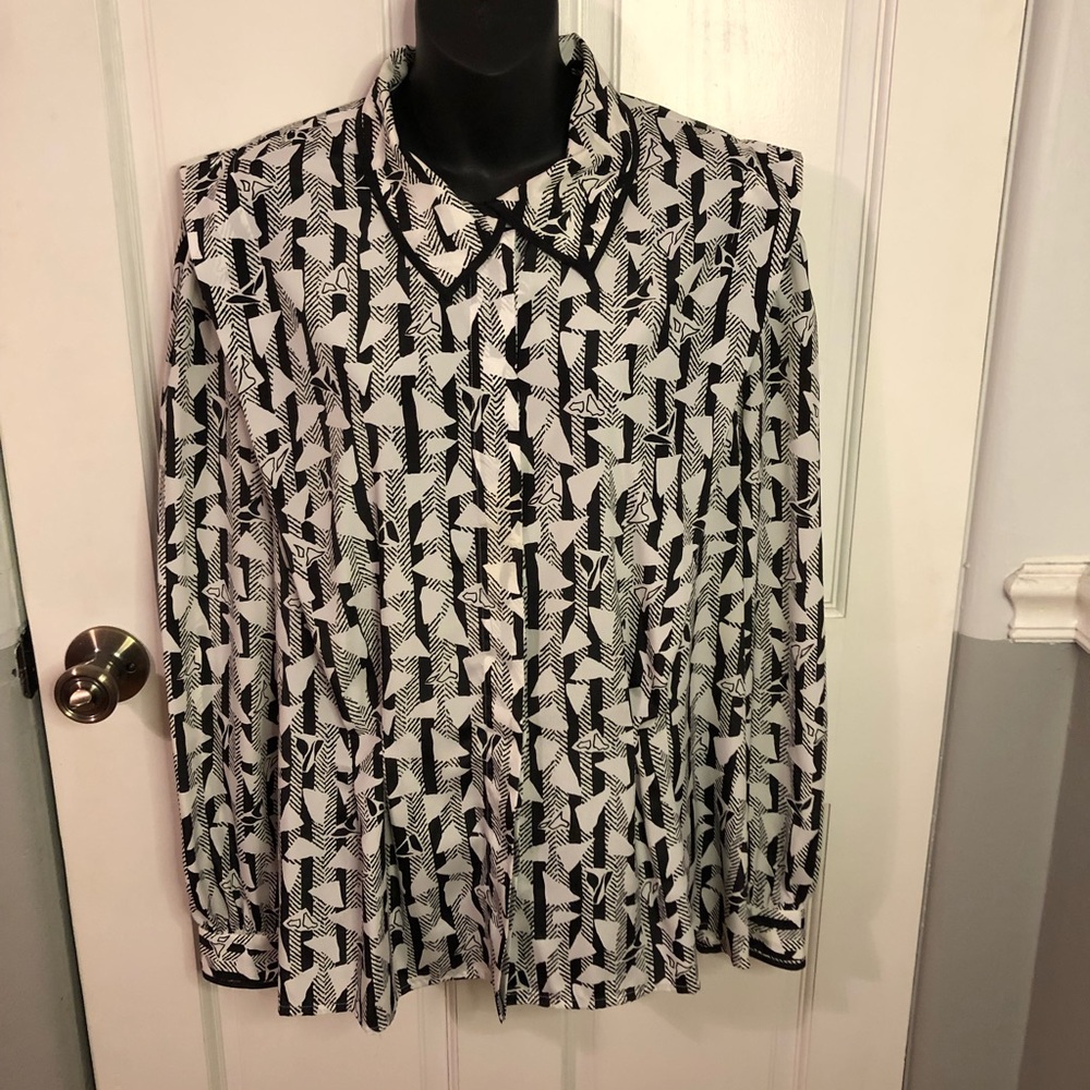 Kelly Scott women’s black and white size 14 blouse.